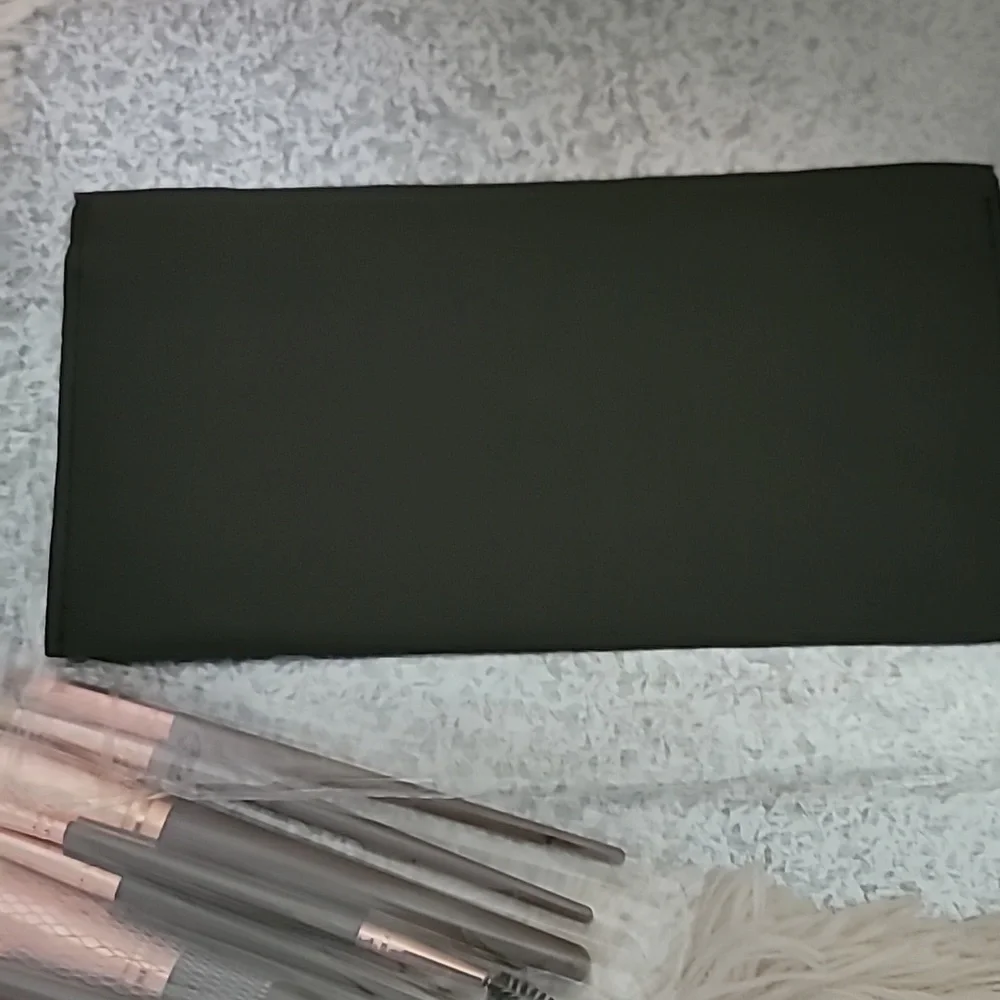 Makeup Brush & Case - Picture 5 of 7